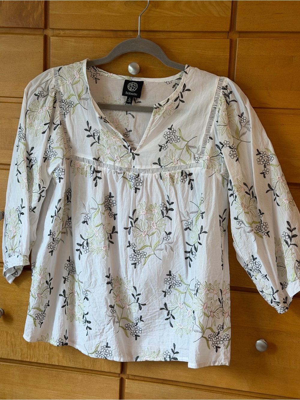 Pretty Embroidered Blouse 3/4 Sleeve EUC like new